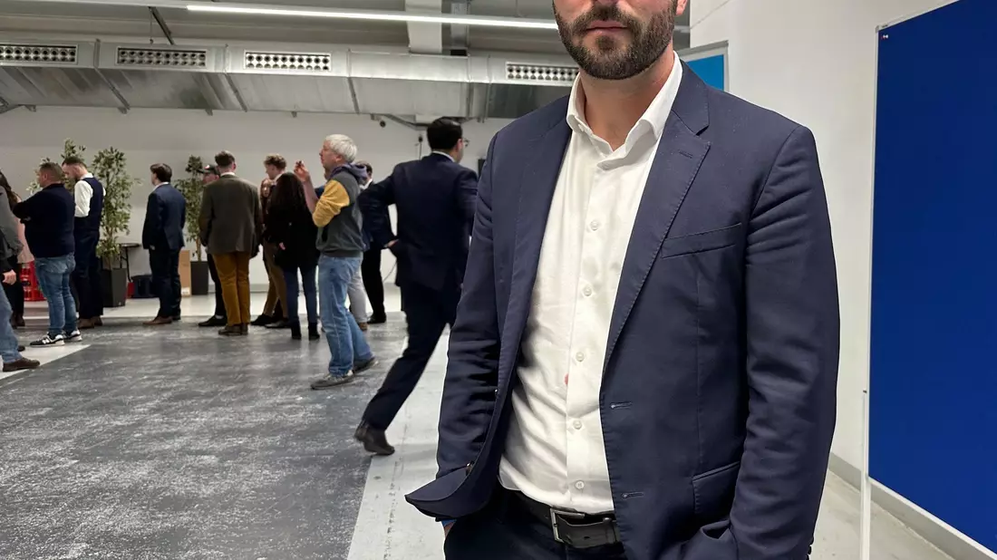 Der AfD-Politiker Julian Schmidt wurde  - Bild: Jörg Ratzsch/dpa