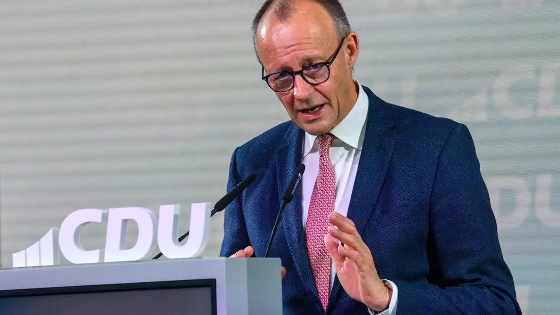 «Wir müssen ein starker Industriestandort bleiben», sagt Kanzler Friedrich Merz (CDU). - Bild: Klaus-Dietmar Gabbert/dpa
