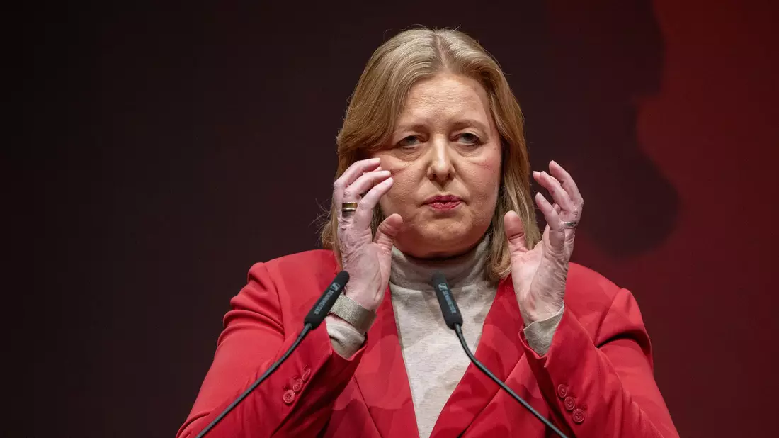 Engagierte Debatte: Juso-Chef Türmer und Parteichefin Bas.  - Bild: Harald Tittel/dpa