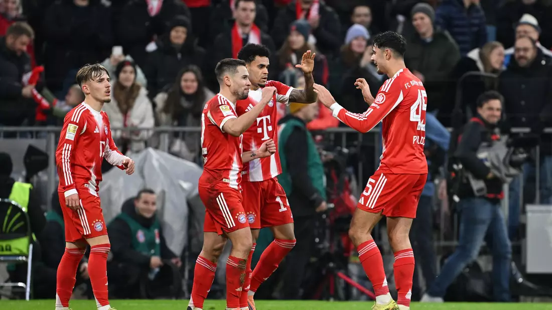 Der FC Bayern durfte spät jubeln. - Bild: Sven Hoppe/dpa
