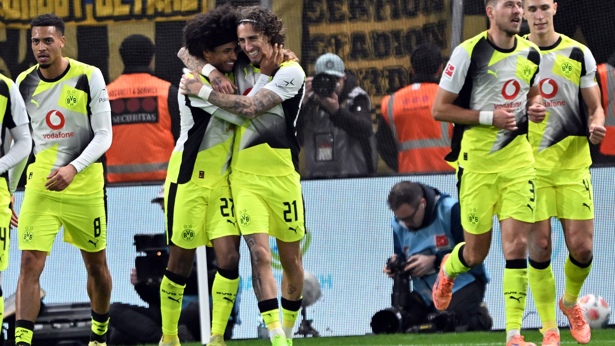 Ein Sieg auch mit Signalwirkung für Nico Schlotterbeck (r)? - Foto: Federico Gambarini/dpa