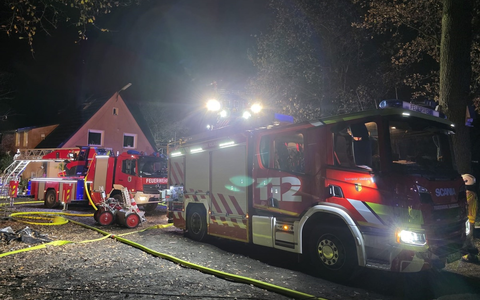FW-GLA: Feuerwehr Gladbeck unterstützt mit Speziallöschtechnik bei Dachstuhlbrand in Waltrop - Foto: presseportal.de