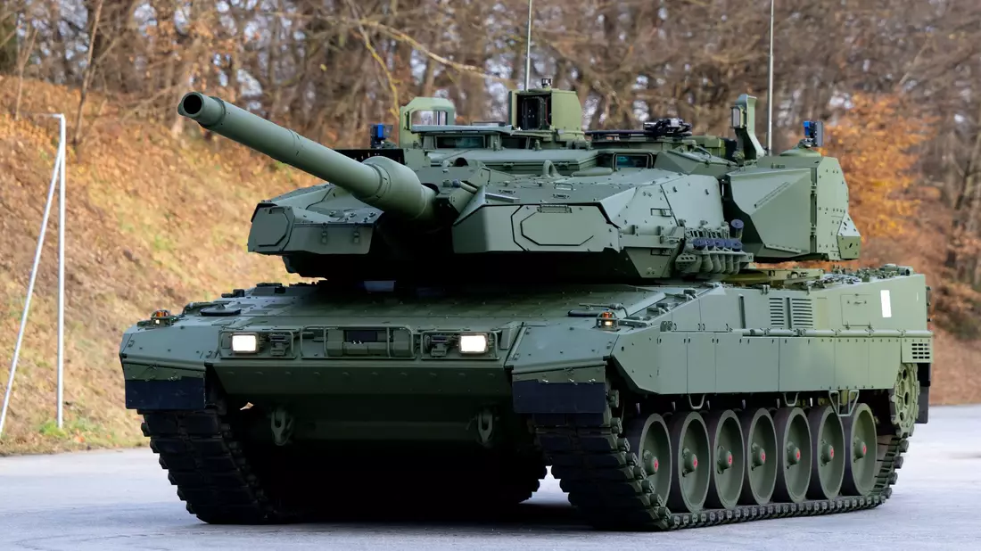 Der Leopard 2 A8 bei der ersten öffentlichen Präsentation Ende November (Archiv) - Bild: Sven Hoppe/dpa
