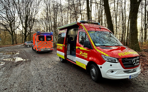 FW-EN: Medizinischer Notfall während Veranstaltung im Waldgebiet - Umfangreicher Einsatz von Feuerwehr und Rettungsdienst - Foto: presseportal.de