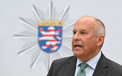 «Es ist der Polizei zu verdanken, dass es nicht zu weiteren Eskalationen gekommen ist», sagt Poseck.  - Foto: Arne Dedert/dpa