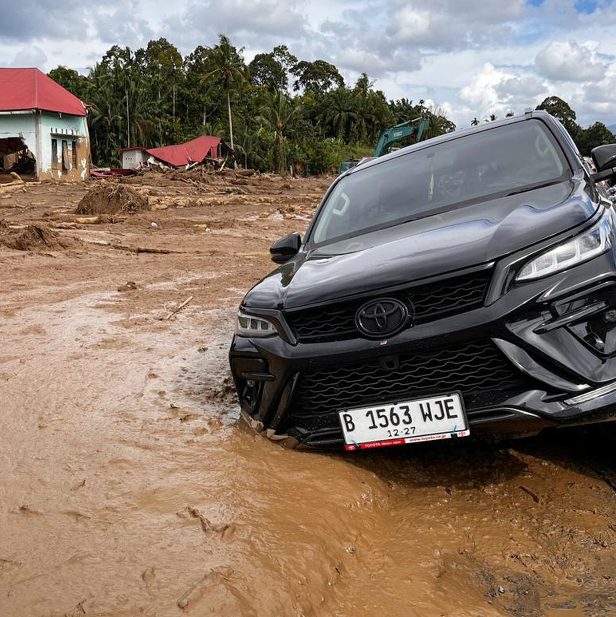Viele betroffenen Gebiete sind nur schwer zugänglich. - Foto: Ade Yuandha/AP/dpa