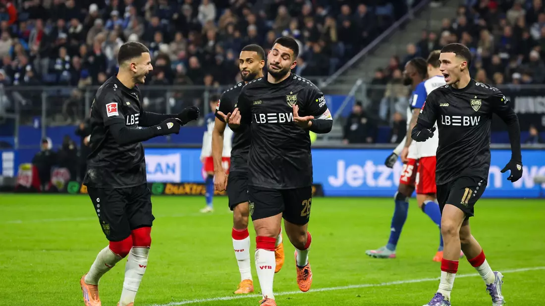 HSV-Profi Robert Glatzel (M) erzielte das 1:0 gegen Stuttgart. - Bild: Christian Charisius/dpa
