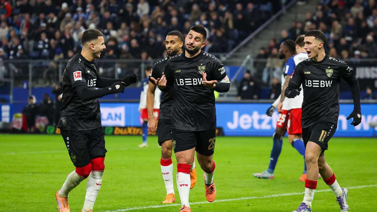 HSV-Profi Robert Glatzel (M) erzielt das 1:0 gegen Stuttgart. - Foto: Christian Charisius/dpa