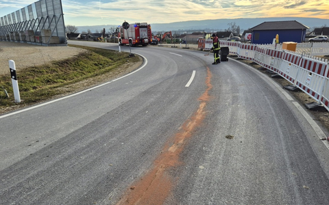 FW Allensbach: G1 Ölspur innerorts - Foto: presseportal.de