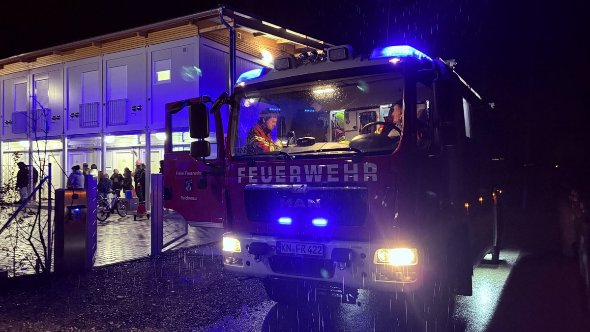 FW Reichenau: Ausgelöste Brandmeldeanlage in der Gemeinschaftsunterkunft, 30.11.2025, Reichenau-Mittelzell - Foto: presseportal.de