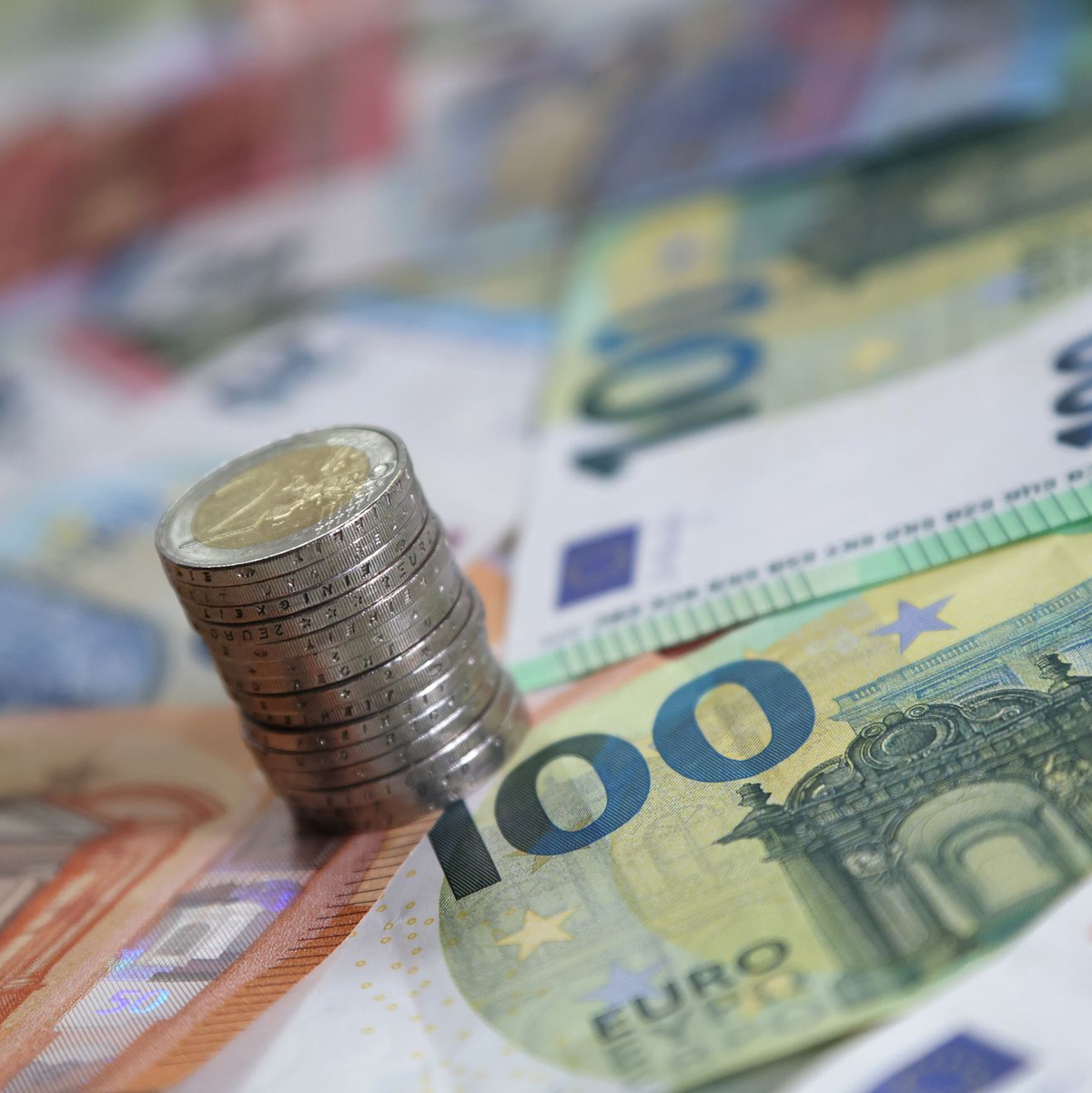 Wissen von wo es kommt: Honiggläser müssen künftig alle Herkunftsländer samt Mengenanteilen ausweisen. (Symbolbild) - Foto: Karl-Josef Hildenbrand/dpa