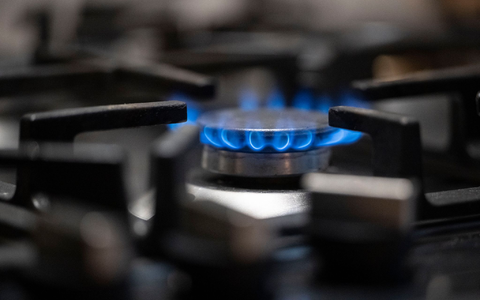 Die Gasspeicherumlage entfällt – ob Preise sinken, hängt vom Gesamtgaspreis ab. (Symbolbild) - Foto: Marijan Murat/dpa