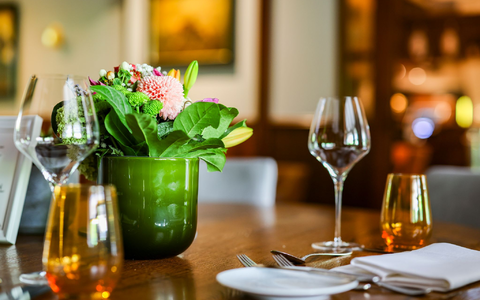 Die Mehrwertsteuer in der Gastronomie soll sinken. (Symbolbild) - Foto: Christoph Reichwein/dpa