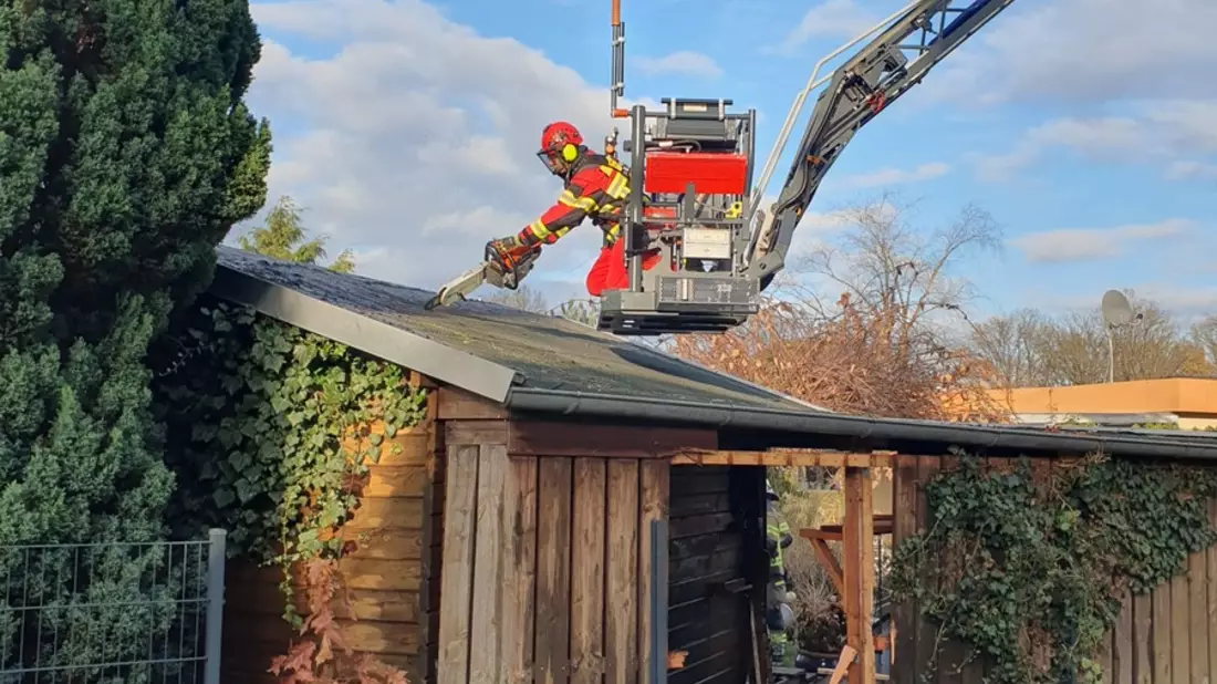 FW-ROW: Brand eines Schuppens in der Neptunstraße in Rotenburg - Bild: presseportal.de