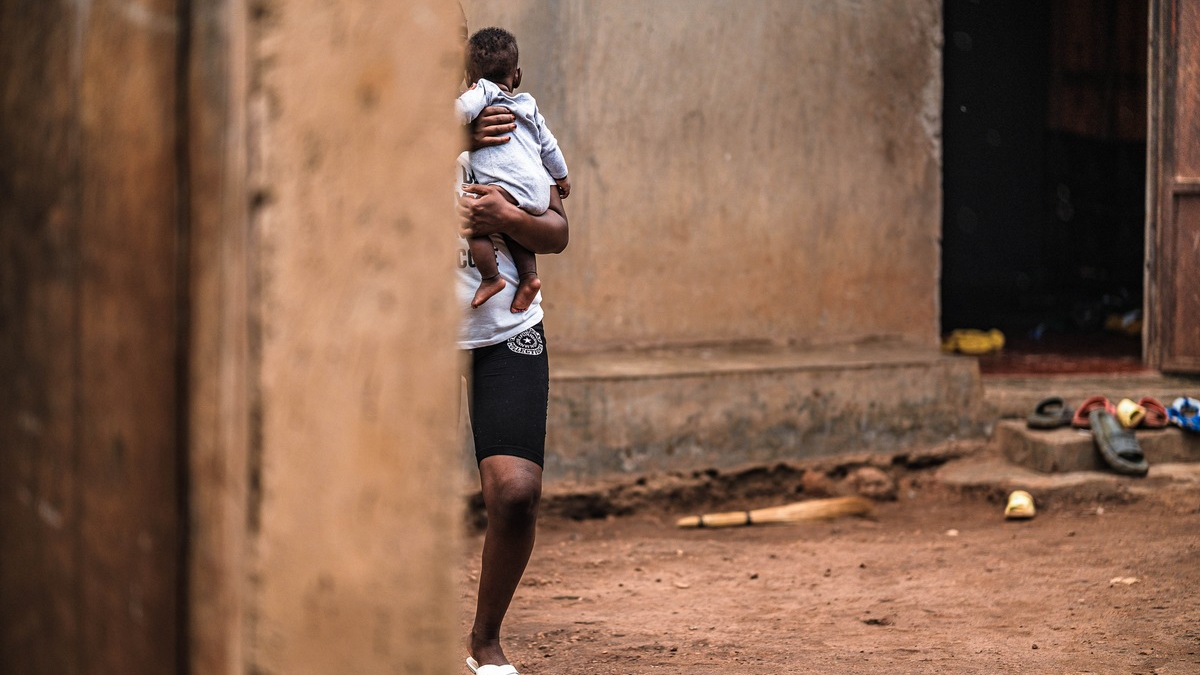 Welt-Aids-Tag 2025 / Rückschritt auf Kosten der Frauen und Kinder / Massive Kürzungen gefährden die Bekämpfung von HIV und Aids - und zahllose Menschenleben - Foto: presseportal.de