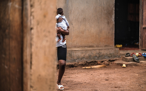 Welt-Aids-Tag 2025 / Rückschritt auf Kosten der Frauen und Kinder / Massive Kürzungen gefährden die Bekämpfung von HIV und Aids - und zahllose Menschenleben - Foto: presseportal.de