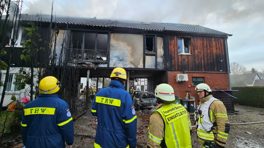 FW Burscheid: Fachwerkhaus bei Brand zerstört - Bild: presseportal.de