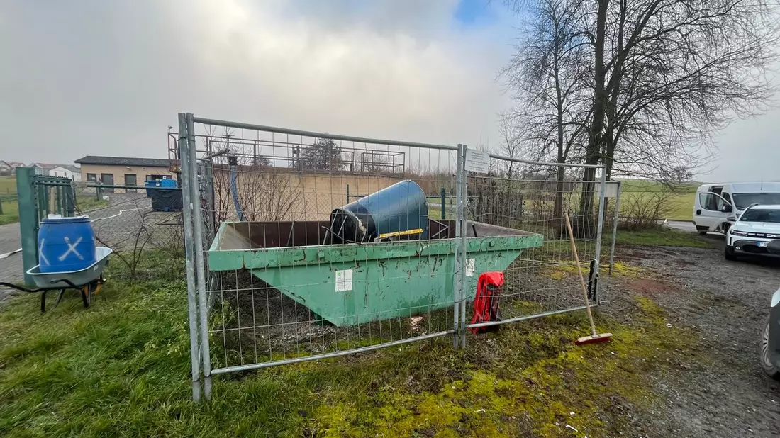 POL-HN: Zeugen nach Unfallflucht gesucht, Gewässerverunreinigung - Zeugenaufruf - Bild: presseportal.de