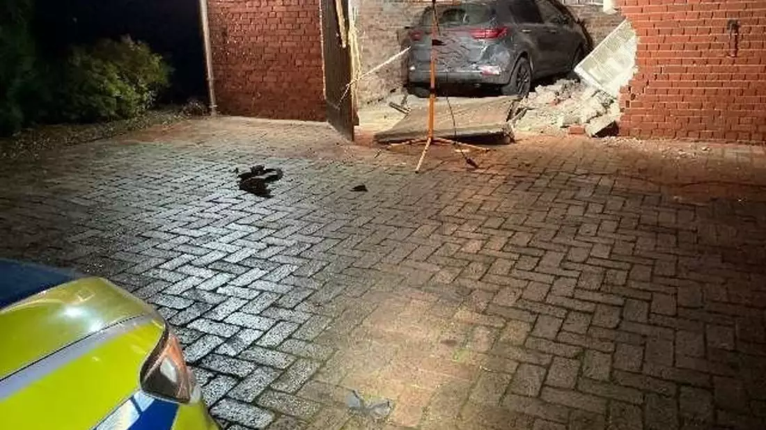 POL-CUX: Verkehrsunfallflucht mit hohen Sachschaden in Uthlede (Foto im Anhang) - Bild: presseportal.de