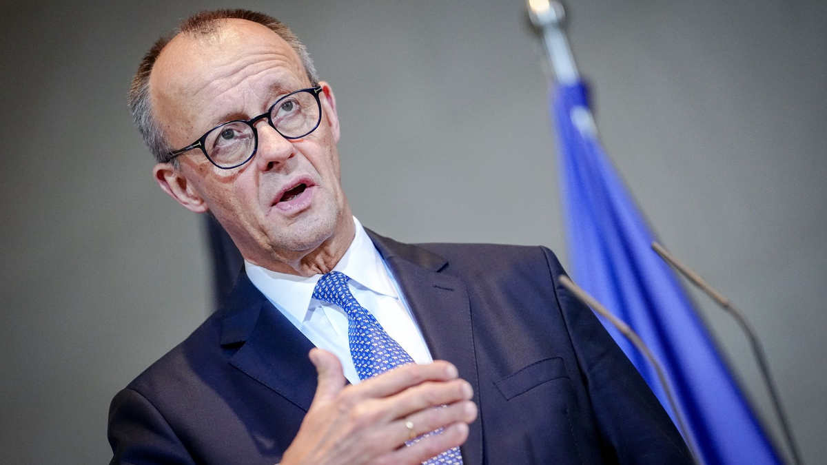 Beim Thema Ukraine beschworen Polens Ministerpräsident Donald Tusk und Kanzler Friedrich Merz Einigkeit.  - Foto: Kay Nietfeld/dpa