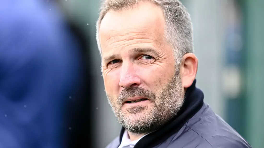Wenn's Spaß macht: Manuel Baum macht doch als Augsburger Coach weiter. (Archivbild) - Bild: Harry Langer/dpa