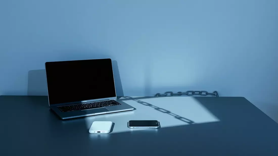 Cyber Monday: FBI warnt vor KI-gestützten Phishing-Attacken - Bild: über boerse-global.de