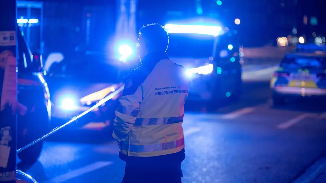 Der Einsatz der Polizei lief am Abend noch.  - Bild: Rene Schröder/News5/dpa