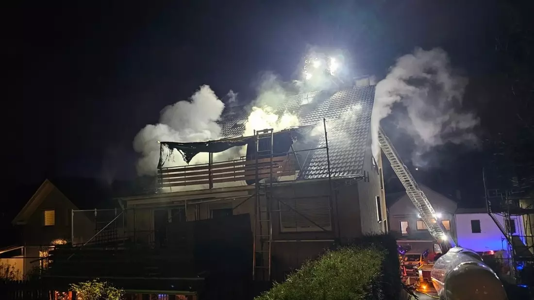 FW Bad Honnef: Eine Person bei Gebäudebrand gerettet - Bild: presseportal.de