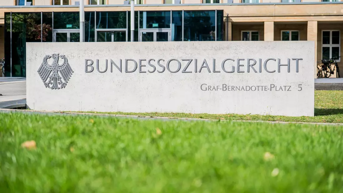 Das Bundessozialgericht sieht das Arbeitslosengeld II für 2022 trotz Inflation als ausreichend an. (Archivbild) - Bild: Andreas Arnold/dpa