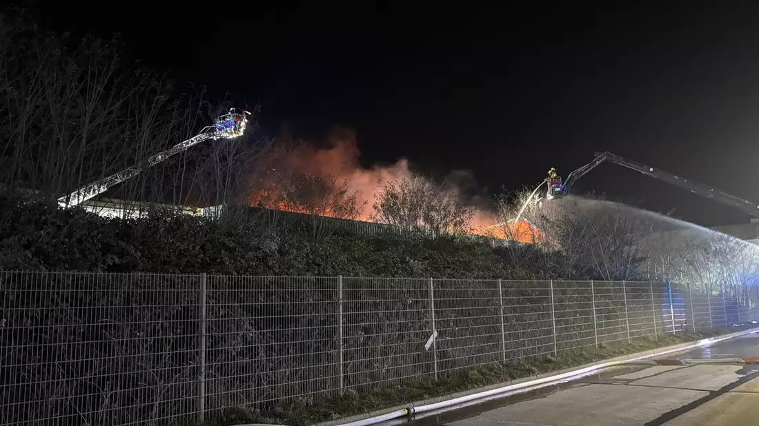 FW Kreis Soest: Erstmeldung - Brand im Industriebetrieb - Bild: presseportal.de
