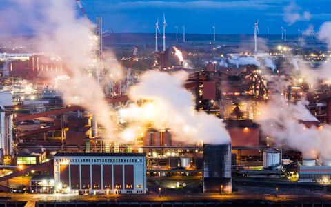 Auch die Stahlindustrie leidet. - Foto: Julian Stratenschulte/dpa