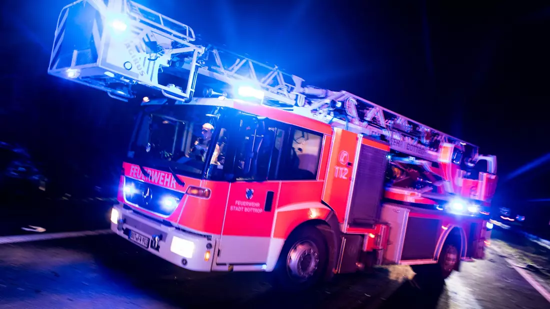 Initiativen und Verbände fordern ein Verbot von privatem Feuerwerk. (Archiv) - Bild: Marcel Kusch/dpa