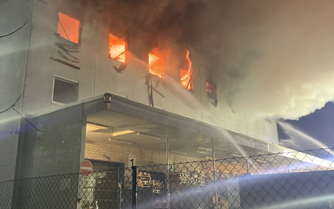 POL-MTK: Brand in Lager- und Bürokomplex, Hattersheim am Main, Schulstraße, Dienstag, 02.12.2025, 01:45 Uhr - Foto: presseportal.de