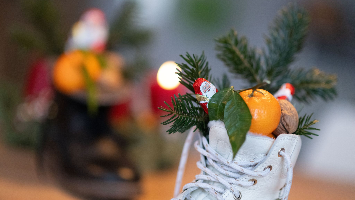 Jeder dritte Verbraucher in Deutschland plant zum Nikolaustag Einkäufe. - Foto: Marijan Murat/dpa