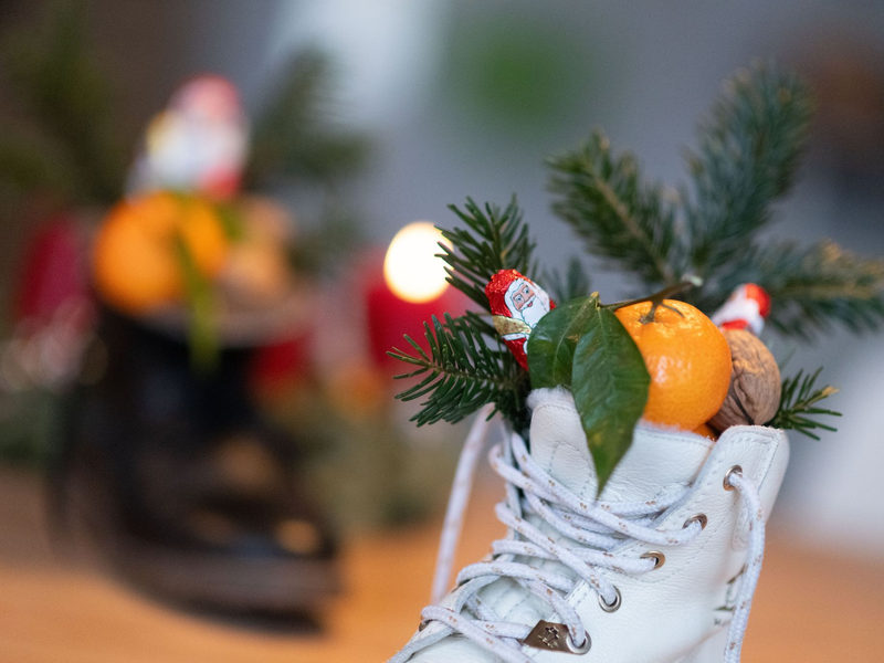 Jeder dritte Verbraucher in Deutschland plant zum Nikolaustag Einkäufe. - Foto: Marijan Murat/dpa