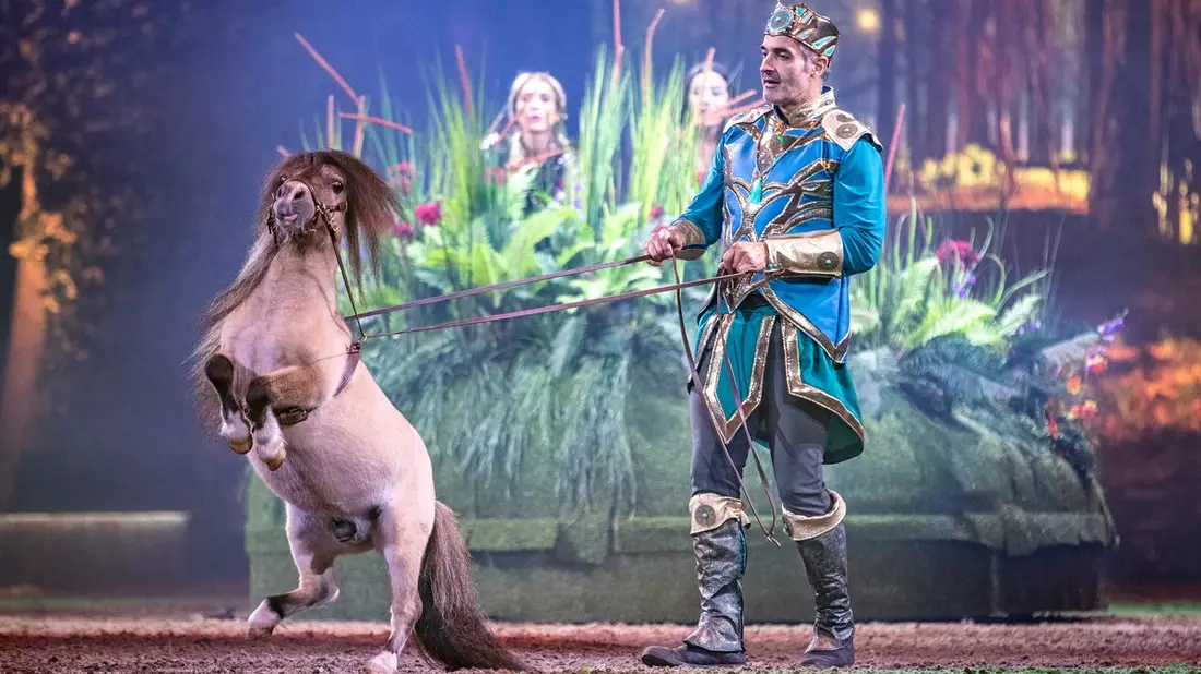 Pferde, Magie und große Gefühle: CAVALLUNAS spektakuläre neue Show ist auf Tournee - Bild: presseportal.de
