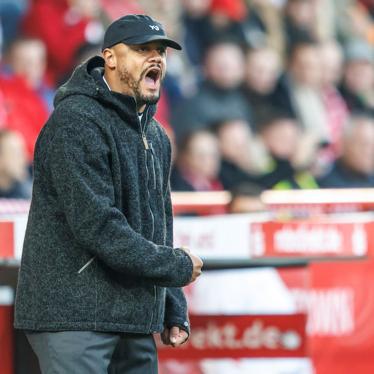 Im Kampf um Bundesliga-Punkte konnte Vincent Kompany erst ganz spät das Münchner 2:2 bejubeln. - Foto: Andreas Gora/dpa