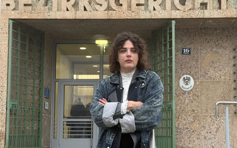 Für einen Biss in den Po eines Kollegen muss die Schauspielerin Anna Werner Friedmann 2.100 Euro Geldbuße bezahlen. - Foto: Matthias Röder/dpa