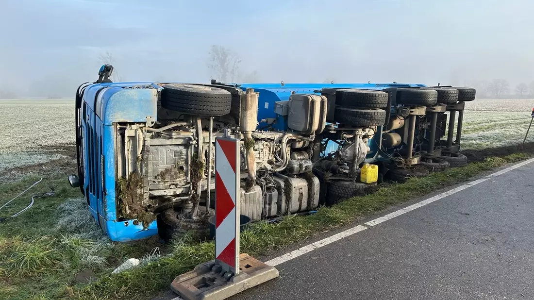 POL-PDLD: Leimersheim - LKW umgekippt - Bild: presseportal.de