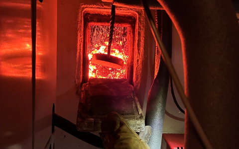 FW-OLL: Schornsteinbrand kann schnell eingedämmt werden - Flammen schlagen aus Kamin - Foto: presseportal.de