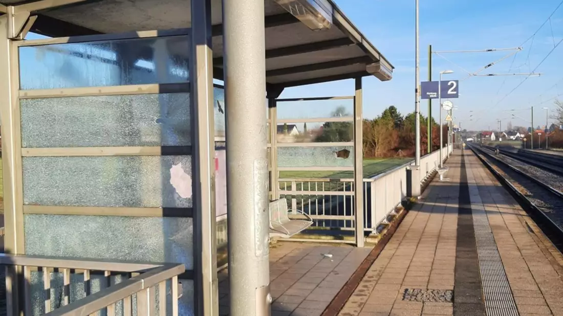 BPOL-KL: Zeugenaufruf - Sachbeschädigung am Haltepunkt in Rheinzabern - Bild: presseportal.de