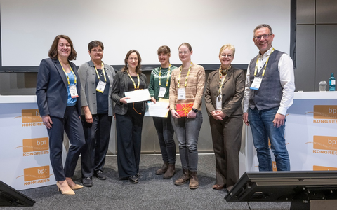 Tiergesundheit im Fokus: BfT/bpt zeichnen Gewinnerinnen der Video-Challenge - Mit dem Hund auf Reisen - aus - Foto: presseportal.de