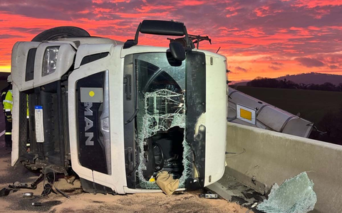 POL-LIP: Barntrup. LKW kippt durch Zusammenstoß auf die Seite - Verkehrsunfall auf der Nordumgehung. - Foto: presseportal.de