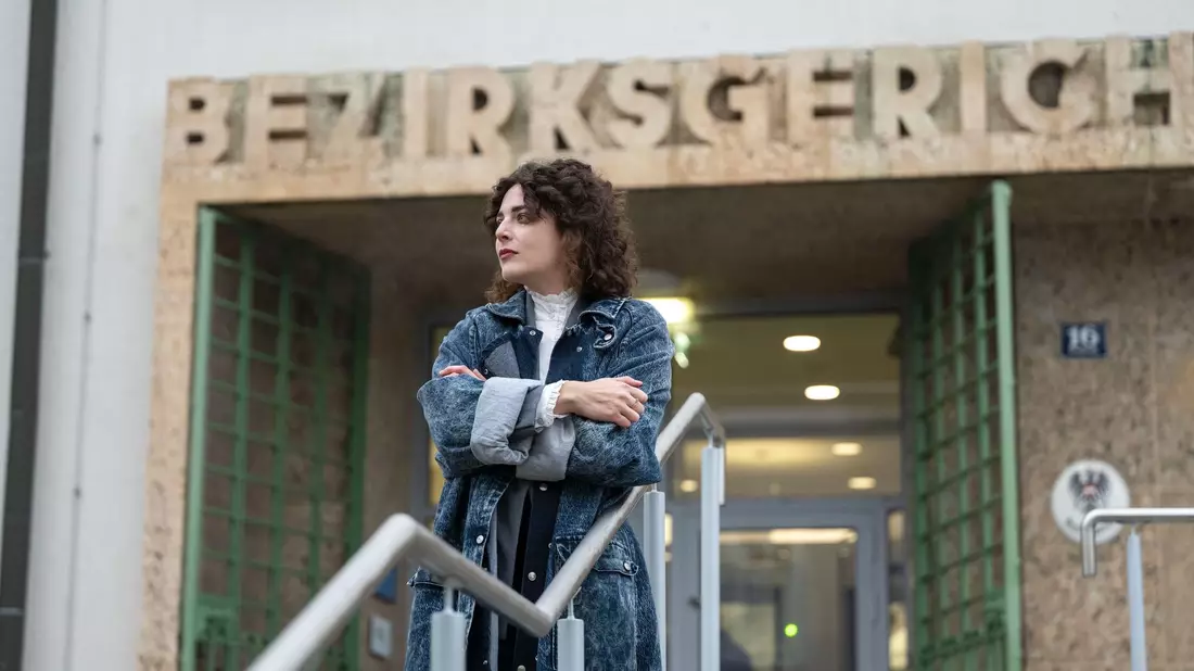 Anna Werner Friedmann hat laut Gericht einem Kollegen auf der Bühne zu fest in den Po gebissen - Bild: Jörg Völkerling/-/dpa
