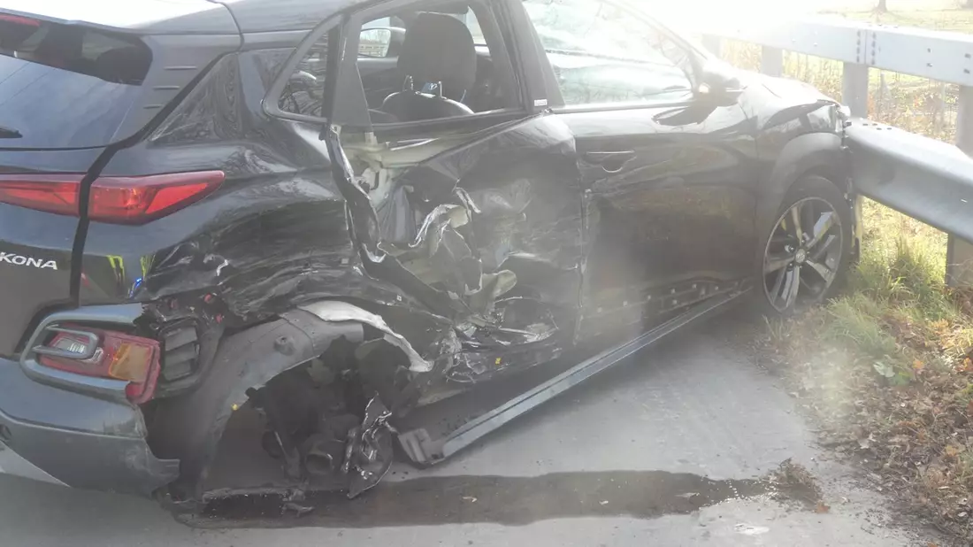 POL-CUX: Mehrere Verkehrsunfälle mit verletzten Personen - Unfall mit fünf beteiligten Fahrzeugen auf der BAB (Foto im Anhang) - Bild: presseportal.de