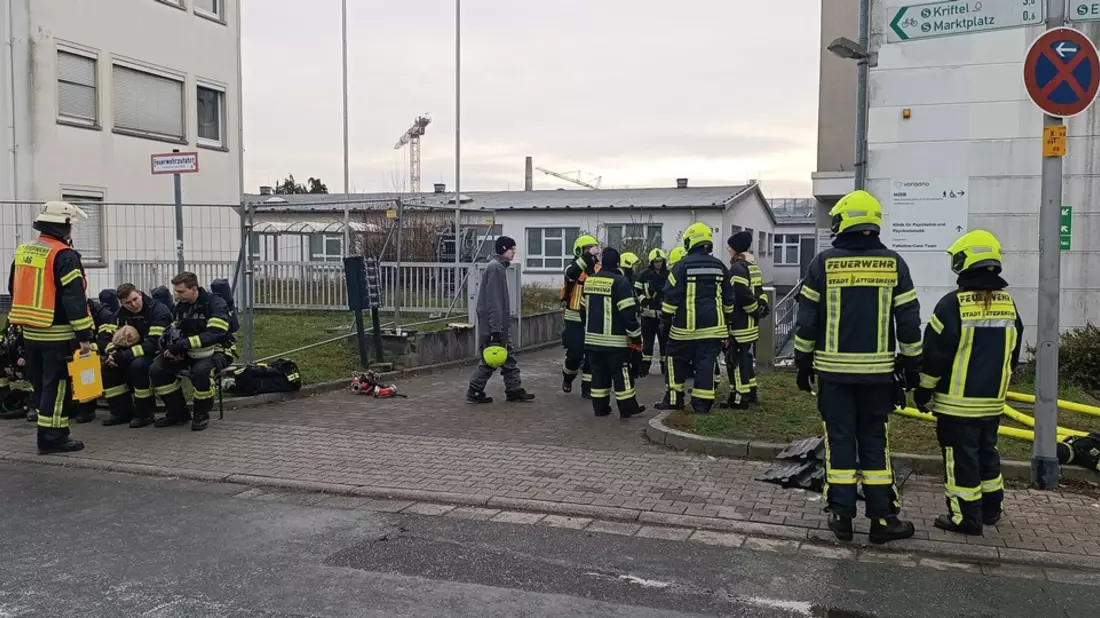 Feuerwehr MTK: Großeinsatz in Hattersheim: Löscharbeiten nach mehr als 14 Stunden beendet - Bild: presseportal.de