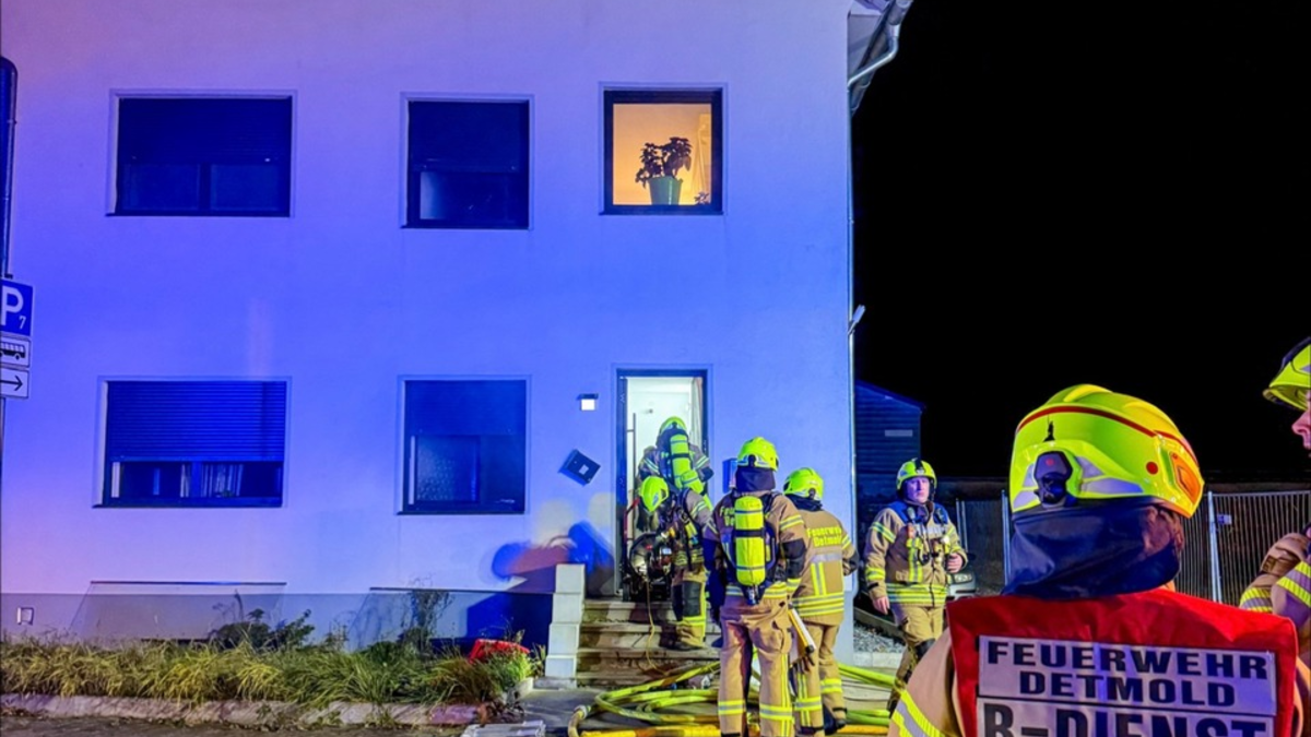 FW-DT: Gemeldeter Wohnungsbrand - Essen auf Herd verursacht starke Rauchentwicklung - Foto: presseportal.de