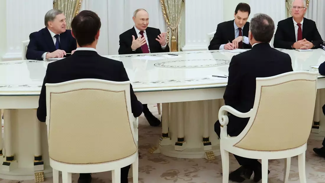 Der Kreml bezeichnete das Treffen mit US-Vertretern als nützliches Gespräch. - Bild: Alexander Kazakov/Sputnik, Kremlin Pool via AP/dpa