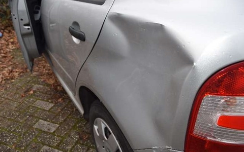 POL-EL: Nordhorn - Sachbeschädigung und Diebstahl an Pkw in Nordhorn - Polizei sucht Zeugen - Foto: presseportal.de