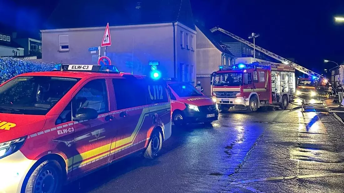FW-DO: Ausgedehnter Dachstuhlbrand in der Ruinenstraße - Bild: presseportal.de